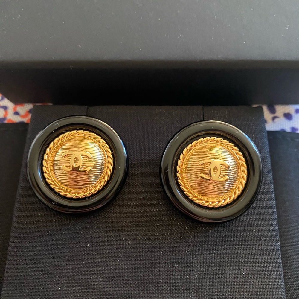 Classic Gold Vintage Quarter-Sized CC Logo Earrings
